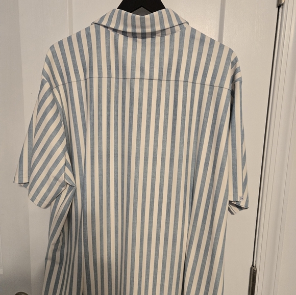 Smith & Quinn Men's Button Down Shirt - Picture 2 of 4